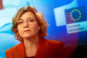 Europa neigia, kad atsisako AI atsakomybės taisyklių, spaudžiant Trumpą