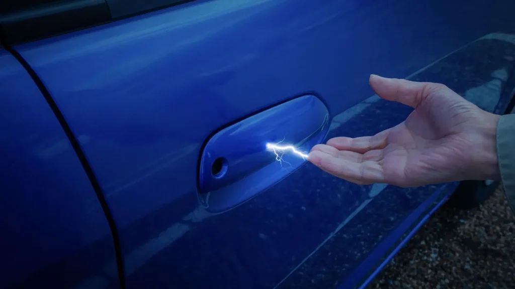 Kodėl mano automobilis man sukelia statinį šoką?