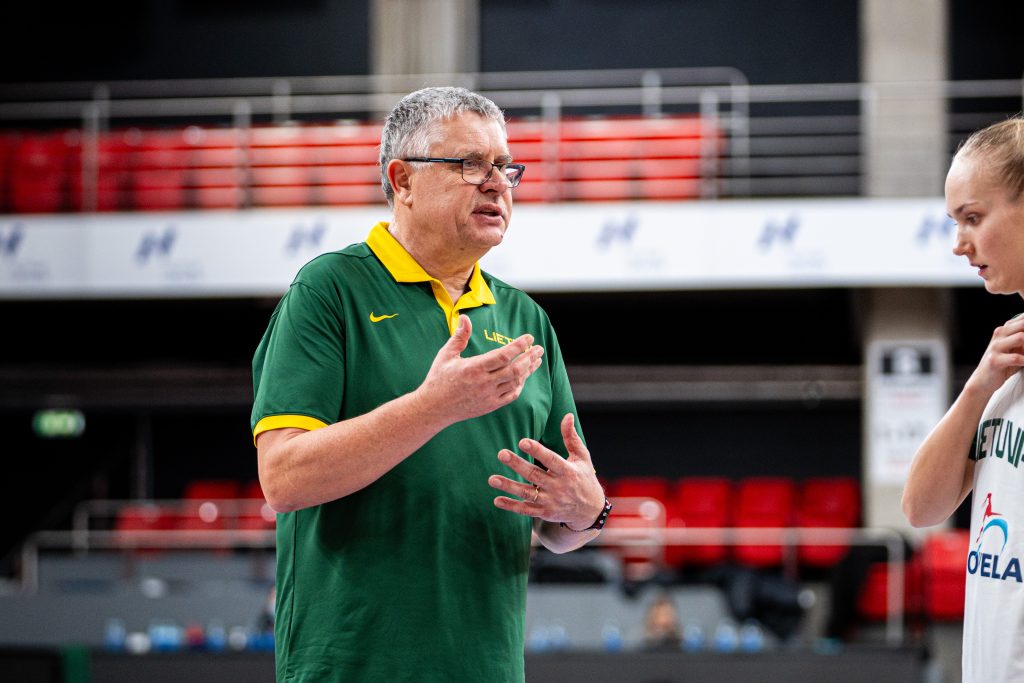 Po Lietuvos moterų rinktinės treneriui mestų kaltinimų – LKF tyrimas