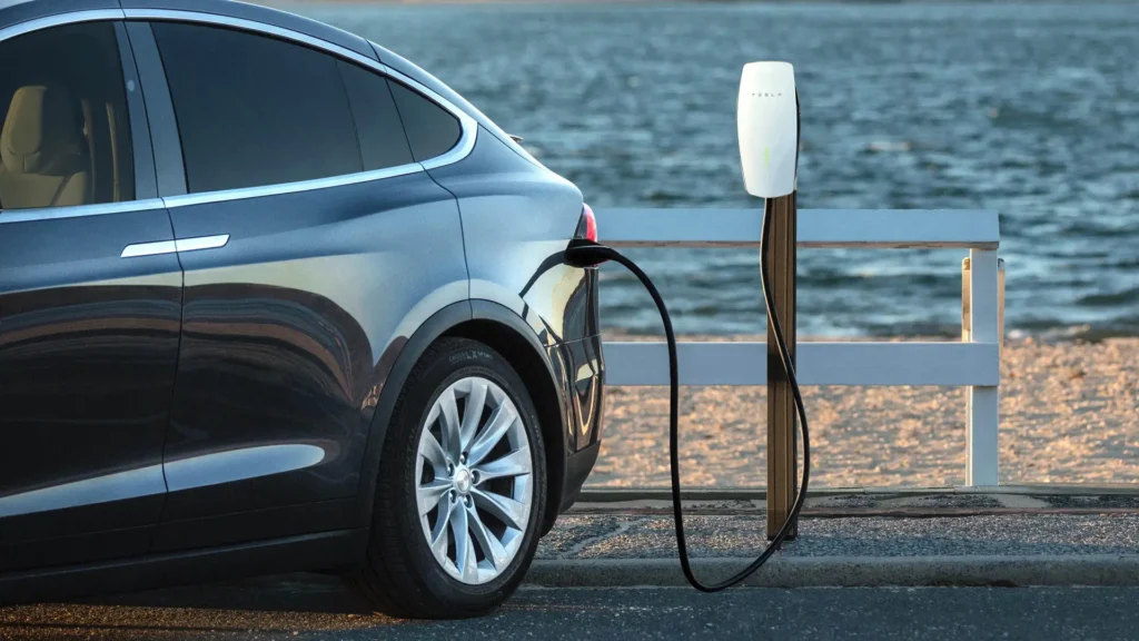 „Sulaikyta gana gerai“: Mitai apie naudotų elektrinių transporto priemonių akumuliatorių