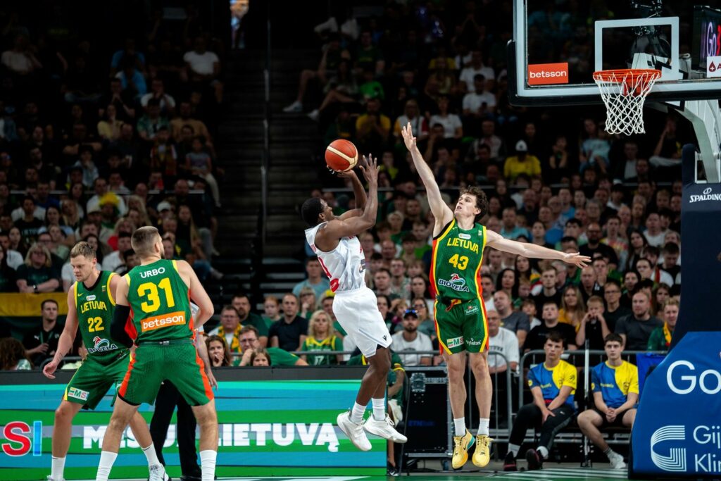 Kauno „Žalgirio“ arenoje Lietuvos vyrų krepšinio rinktinė užtikrintai iškovojo pergalę