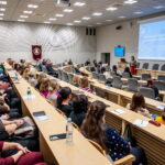 Kauno miesto savivaldybė Vytauto Didžiojo universiteto ir Kauno kartų namų organizuota konferencija apie gyvenimą su demencija: dėmesio centre – žmogus